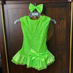 Gently used. Lime green dress with sequins. Size 6 girls.
